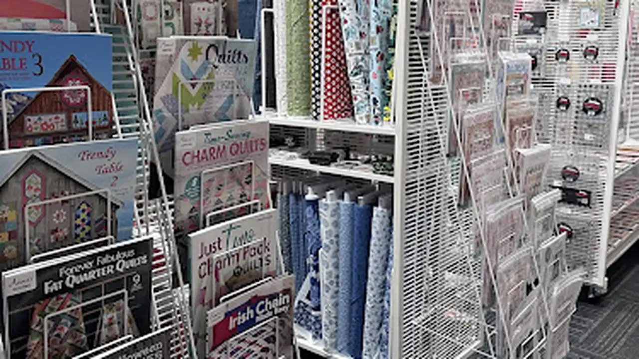 Fabric store in Warrenton, OR: Rae’s Quilt Shop