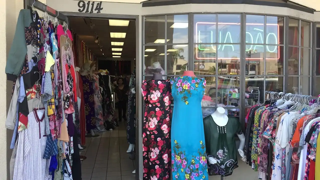Fabric store in Westminster, CA: Silk Image