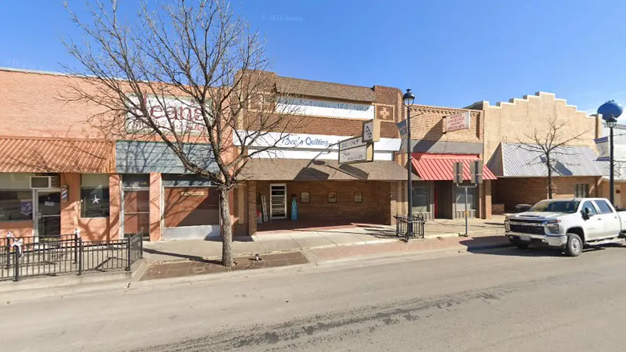 Fabric store in Winters, TX: Bee's Quilting & Gifts