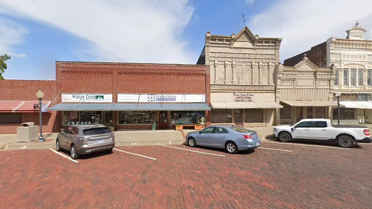 Fabric store in Yates Center, KS: 4 Golden Stitches Fabric & Quilting